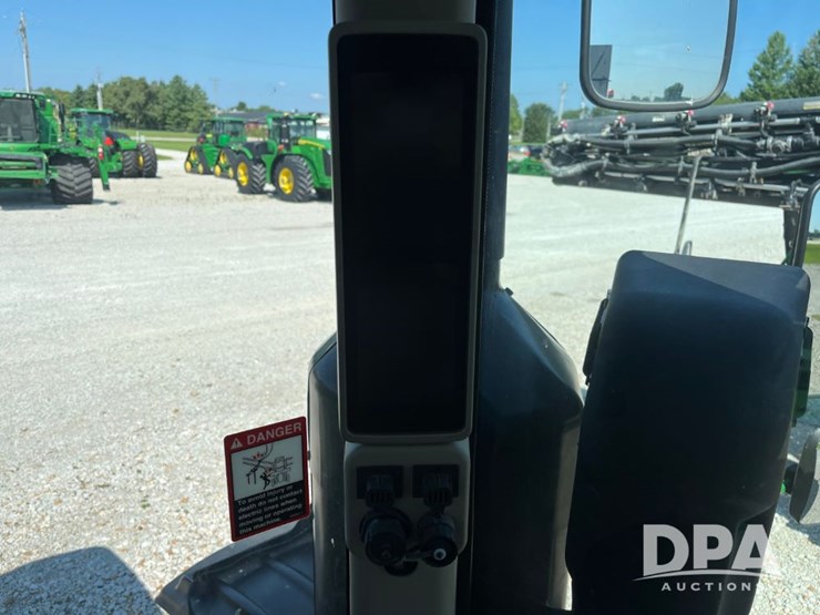 2019-john-deere-f4365-image-92