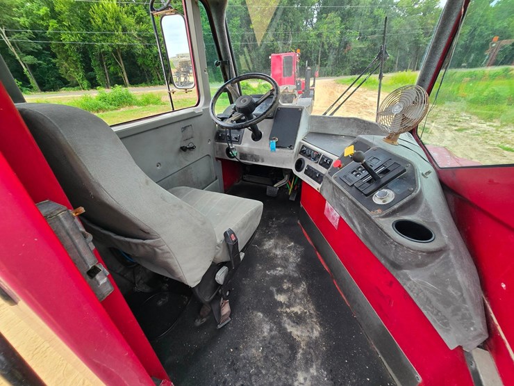 2016-ottawa-yard-spotter-truck---cummins-diesel,-allison-auto,-hydraulic-air-fifth-wheel,-33,000-...-image-28