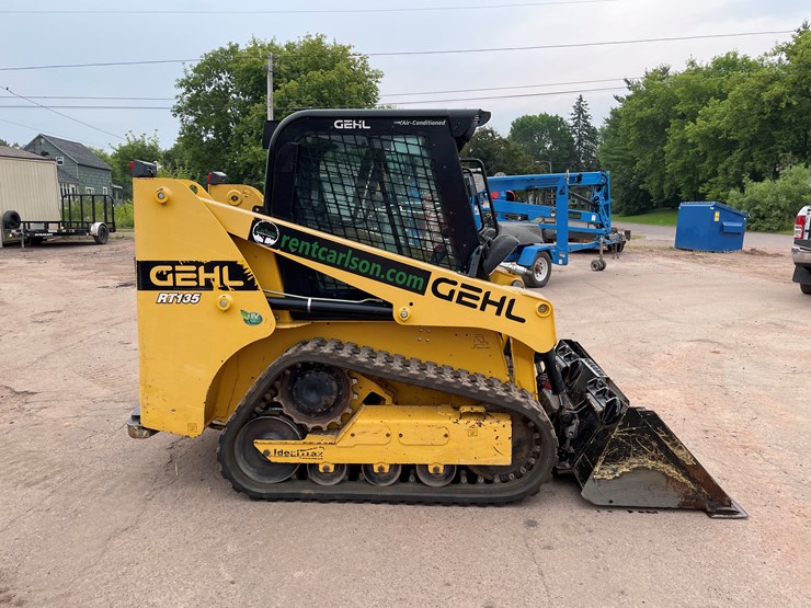 2019-gehl-135-image-4