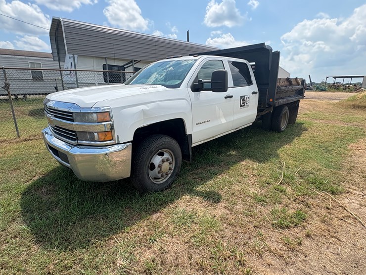 2015-chevrolet-silverado-3500-image-1