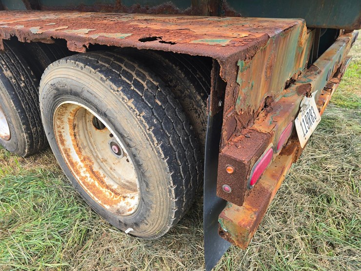 2014-doyle-dry-fertilizer-tender-trailer---kubota-diesel,-3-stainless-compartments,-side-discharge-image-32