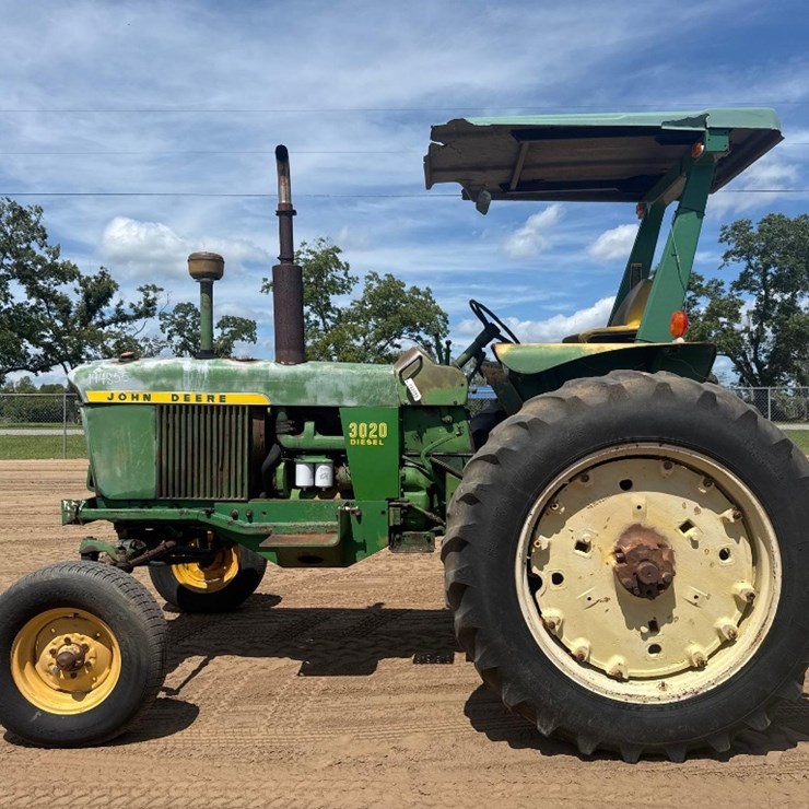 JOHN DEERE 3020