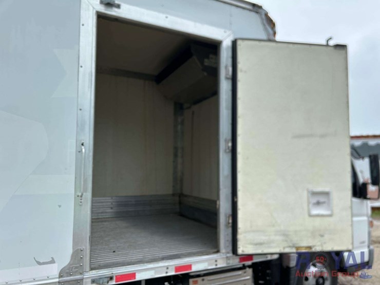 2013-mitsubishi-fuso-fec92s-image-25