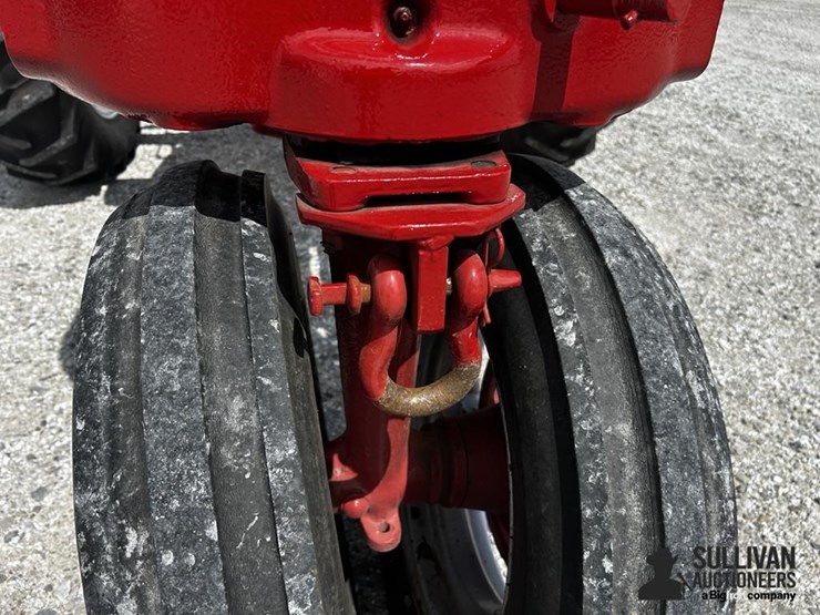 1953-farmall-super-m-2wd-tractor-image-11