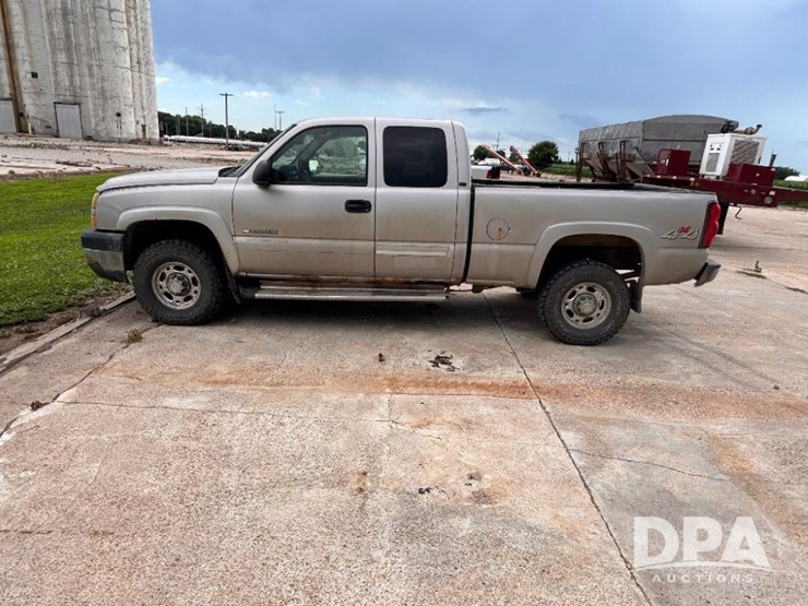2006-chevrolet-2500hd-image-14