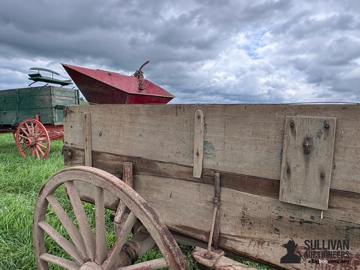 mccormick-deering-triple-box-endgate-seeder-image-12