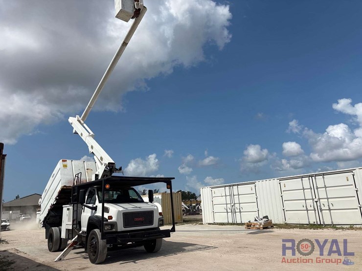 2008-gmc-c7500-altec-lrv55-55ft-forestry-bucket-truck-image-2