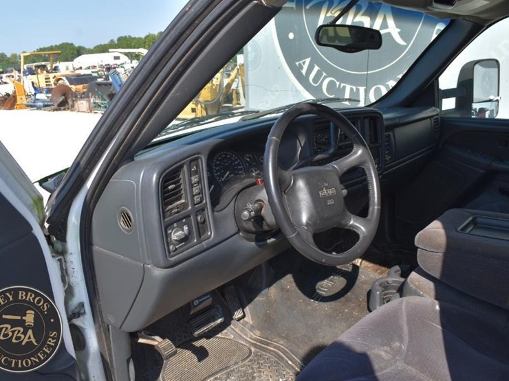 2002-gmc-sierra-2500hd-image-29