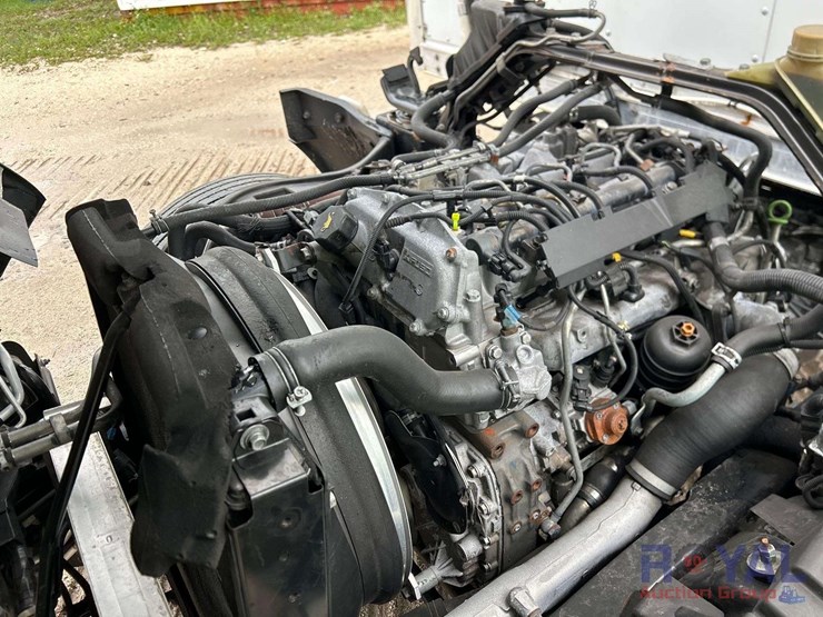 2013-mitsubishi-fuso-fec92s-image-9
