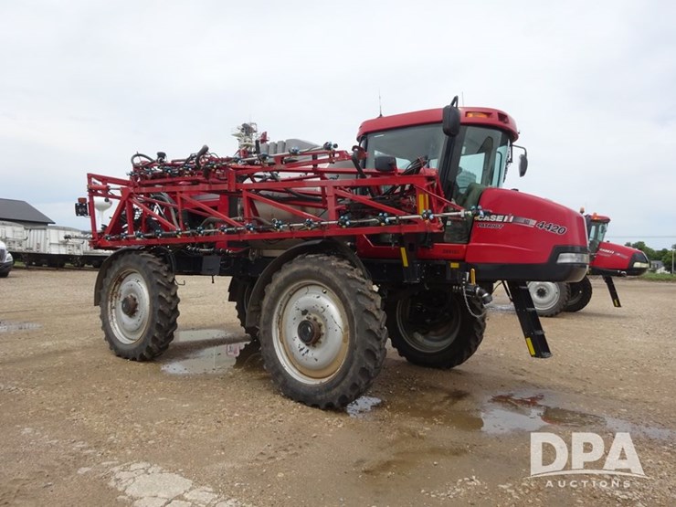 2011-case-ih-patriot-4420-image-11