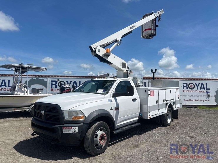2012-ram-4500-versalift-bucket-truck-image-1