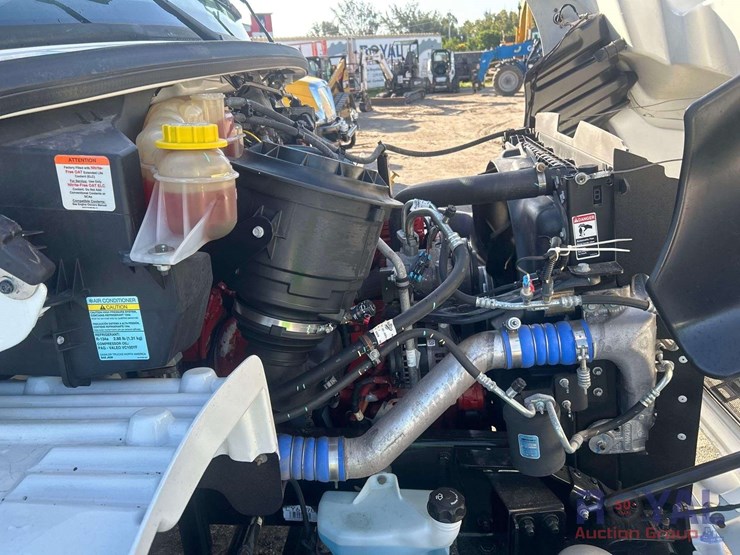 2020-freightliner-m2-106-dump-truck-image-24