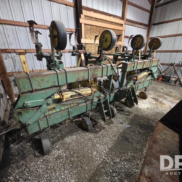 JOHN DEERE 9
