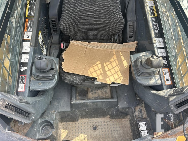 2012-deere-326d-image-9