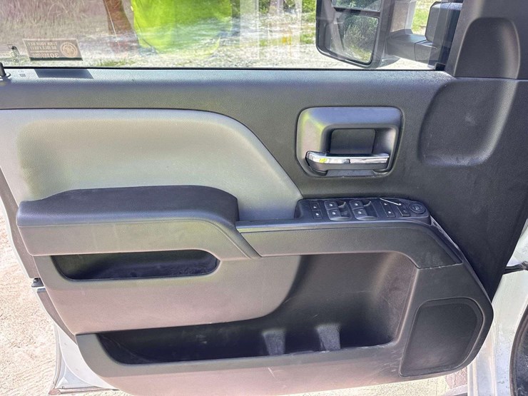 2018-gmc-sierra-2500-image-8