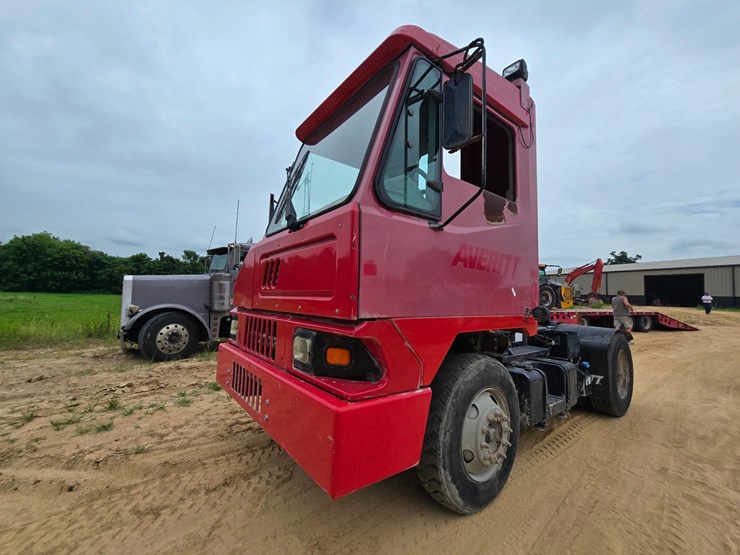 2016-ottawa-yard-spotter-truck---cummins-diesel,-allison-auto,-hydraulic-air-fifth-wheel,-33,000-...-image-11
