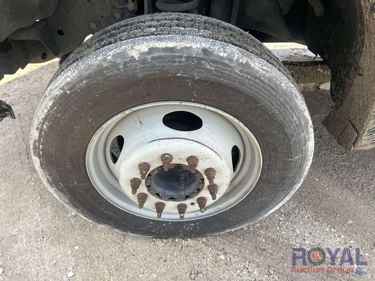 2014-ford-f550-image-18