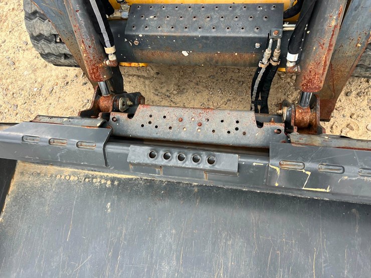 2021-new-holland-c327-image-30