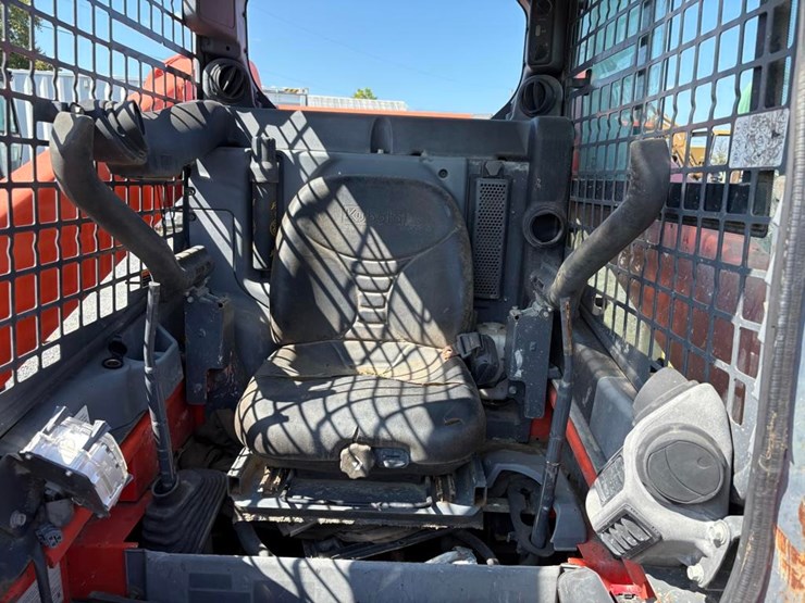 kubota-ssv75-image-6