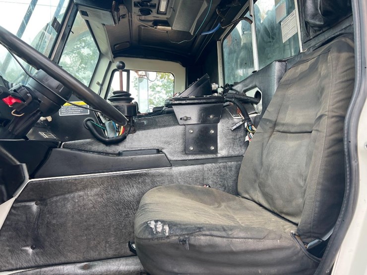 2011-mack-leu613-image-34