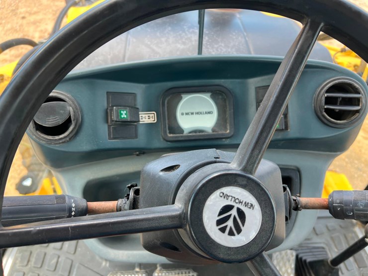 2011-new-holland-b95b-image-27