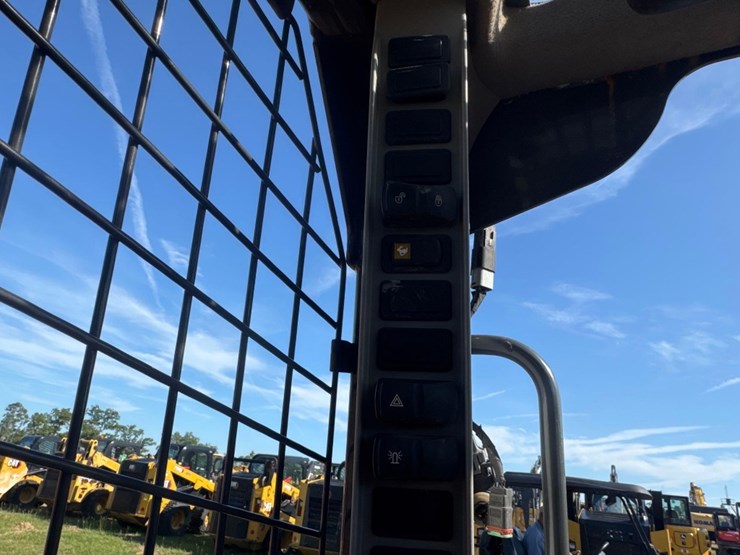 new-holland-l328-image-17