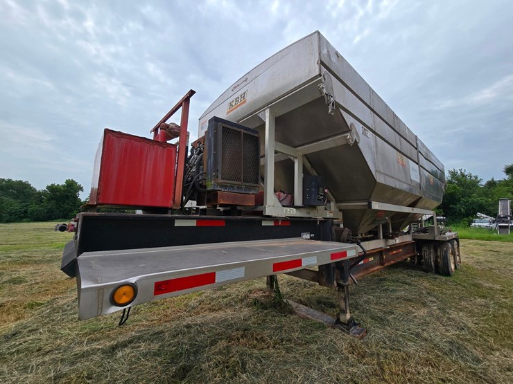 2016-kbh-fertilizer-tender-trailer---isuzu-diesel,-hydraulic-system,-rear-discharge-image-8