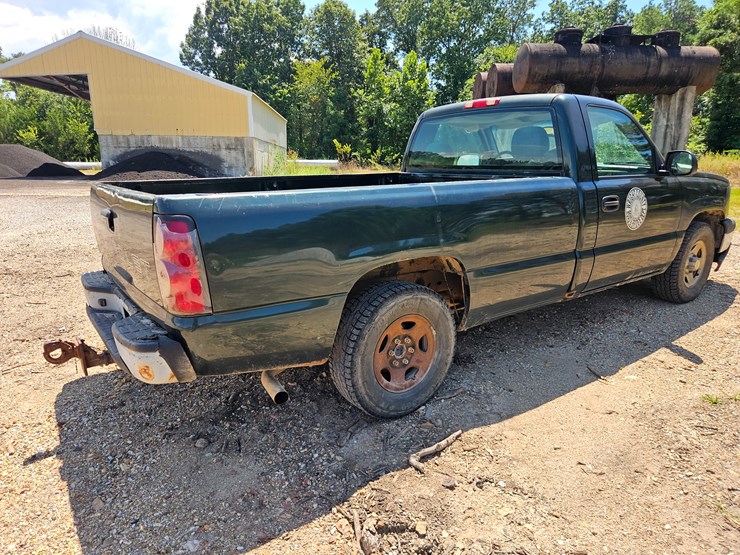 2004-chevrolet-silverado-image-13