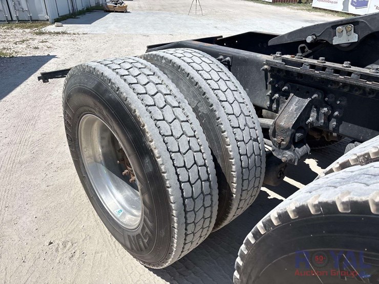 2014-mack-cxu613-t/a-day-cab-truck-tractor-image-45