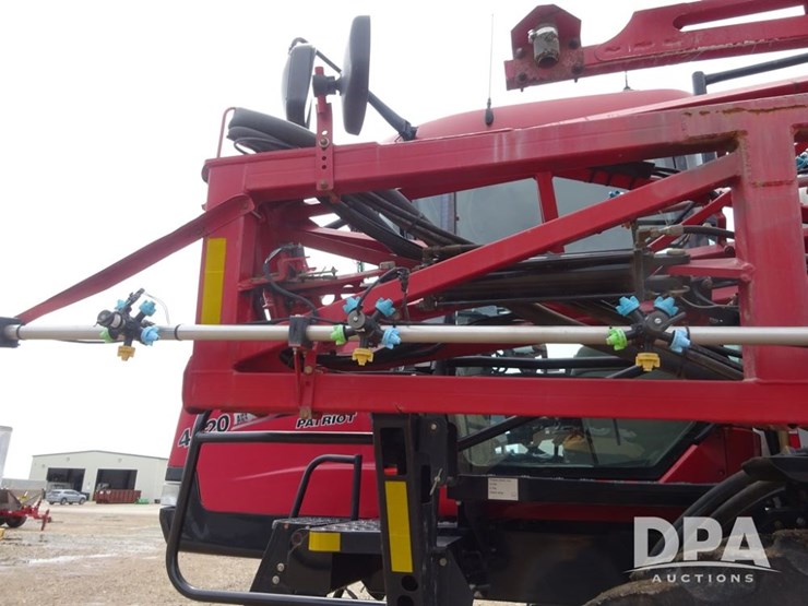 2011-case-ih-patriot-4420-image-68