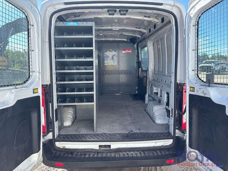 2016-ford-transit-image-19