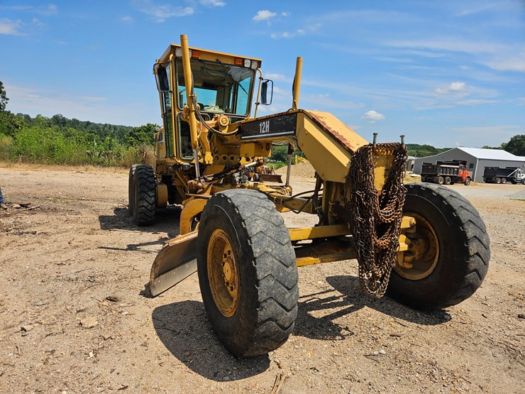 2002-caterpillar-12h-image-37