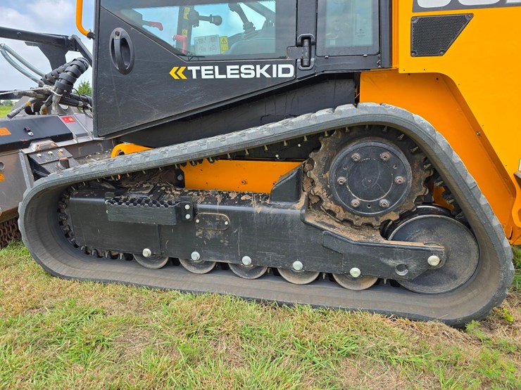 2022-jcb-3ts-8t-image-16