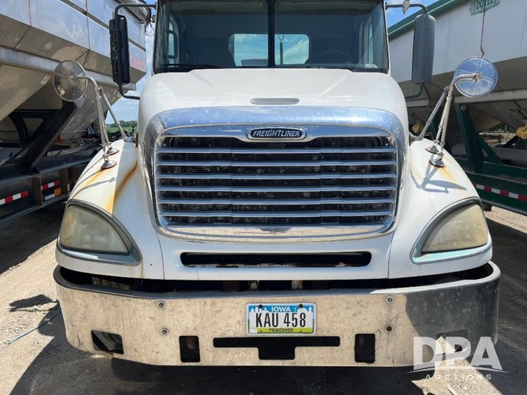 2005-freightliner-truck-(jn2399,-unit-277052)-image-16