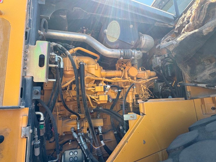2013-deere-824k-image-30