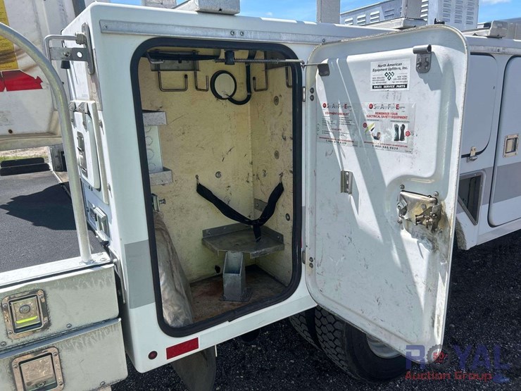 2012-ram-4500-versalift-bucket-truck-image-26