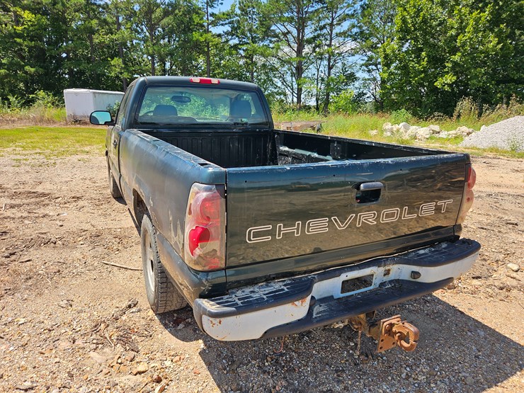 2004-chevrolet-silverado-image-10