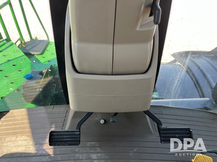 2019-john-deere-f4365-image-76