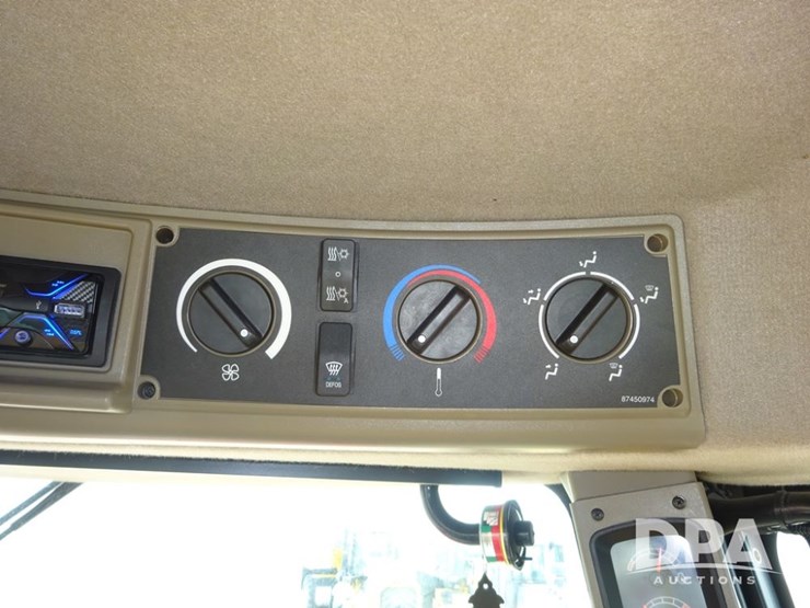 2011-case-ih-patriot-4420-image-102
