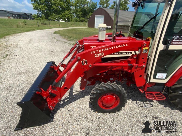 2023-international-farmall-1456-compact-utility-tractor-w/-loader-image-12