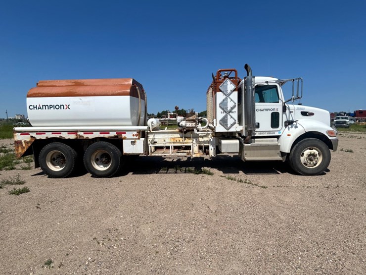 2011-peterbilt-348-image-5