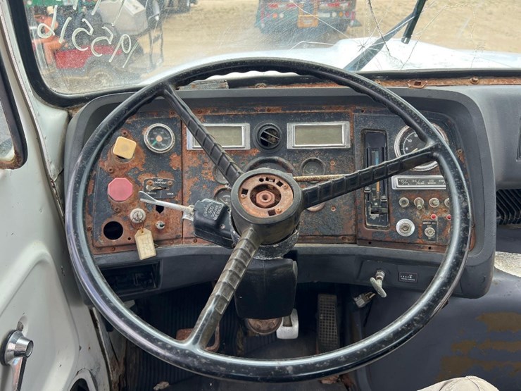 1995-ford-l8000-image-27