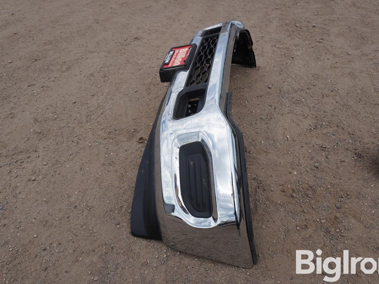 2023-ram-2500-front-bumper-image-8