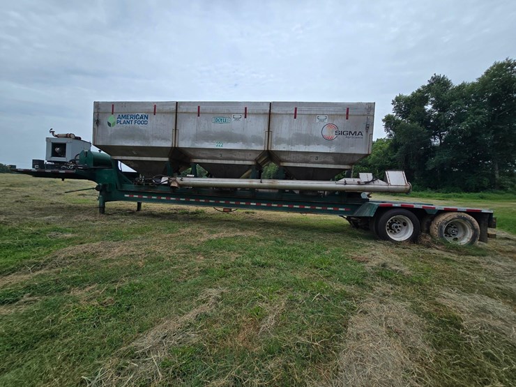 2013-doyle-dry-fertilizer-tender-trailer---kubota-diesel,-3-stainless-compartments,-side-discharge-image-12