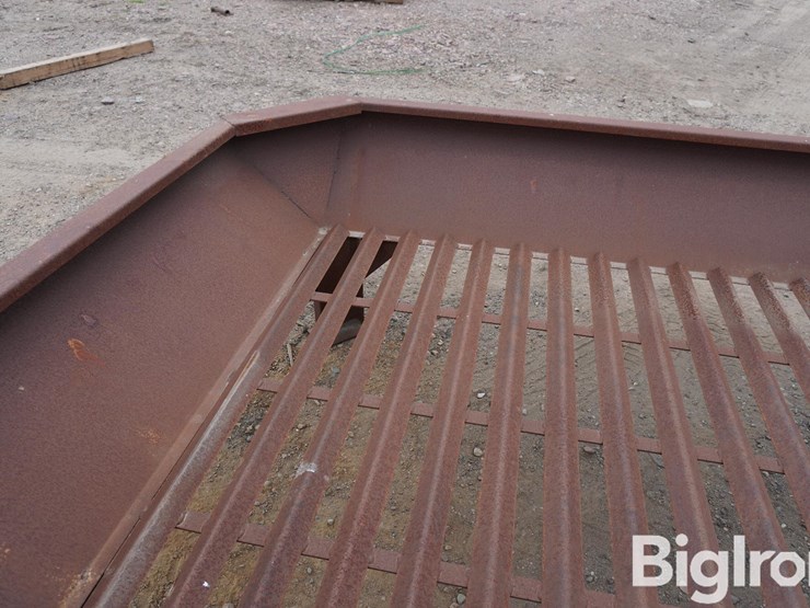 7'x8'x28"-tall-hay-feeder-image-12