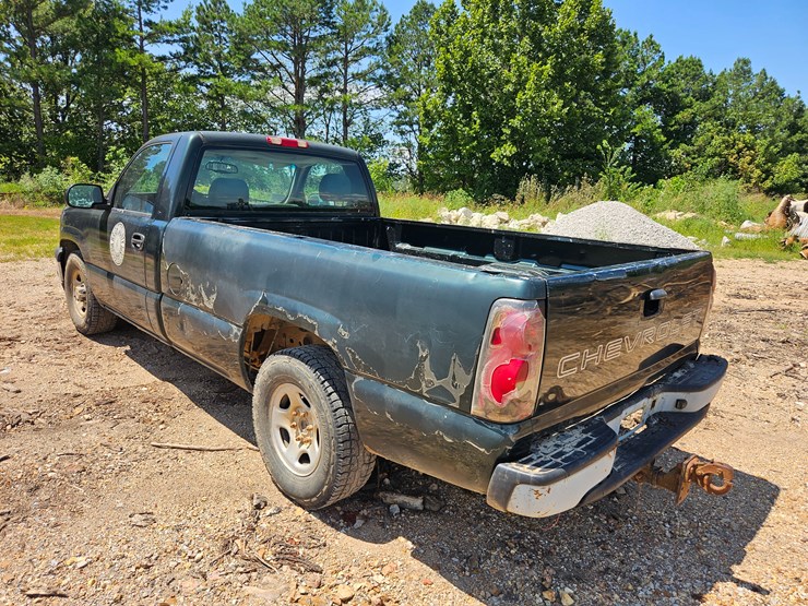 2004-chevrolet-silverado-image-9