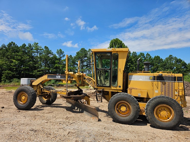 2002-caterpillar-12h-image-10