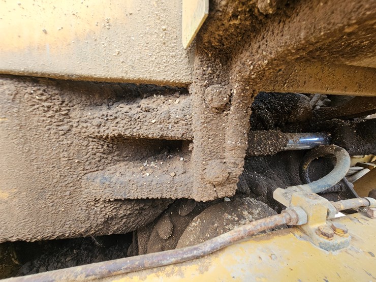 2002-caterpillar-12h-image-126