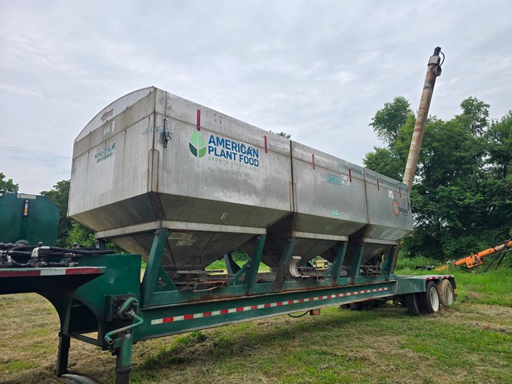 2013-doyle-dry-fertilizer-tender-trailer---kubota-diesel,-3-stainless-compartments,-side-discharge-image-9