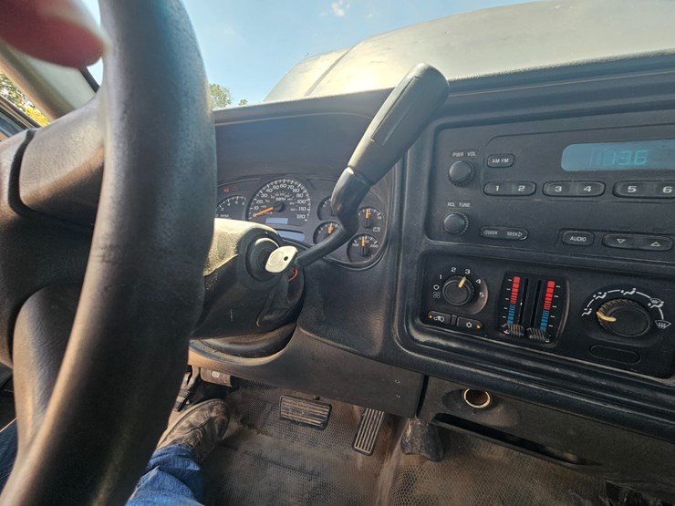 2004-chevrolet-silverado-image-42